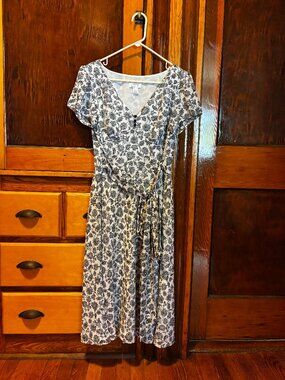 Ann Taylor White & Blue+Black Floral V-Neck Midi Dress w/ tie/sash Size 8